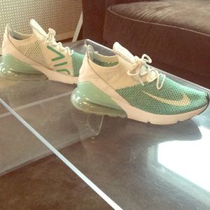 Women’s Nike Air Max 270 Flyknit